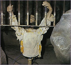 De verdrinkende man in de gevangenis -|- Foto: Archief 'De Versamelaer', exclusief gebruiksrecht het WWCW © 2004