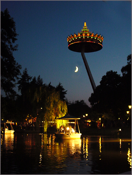 Pracht bij nacht: de Pagode tegen het maanlicht -|- Foto: Friso Geerlings © het WWCW 2009