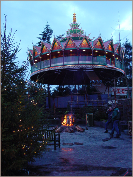 Een winters kampvuur bij de Pagode -|- Foto: Friso Geerlings © het WWCW 2009