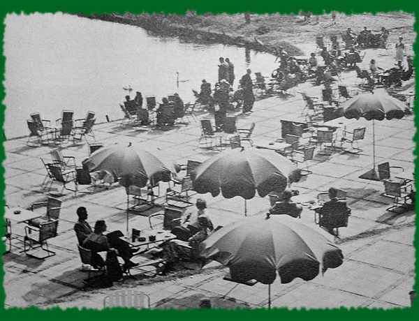 Historische foto van het Café-restaurant -|- Foto: het Sprookje van de Efteling 1962